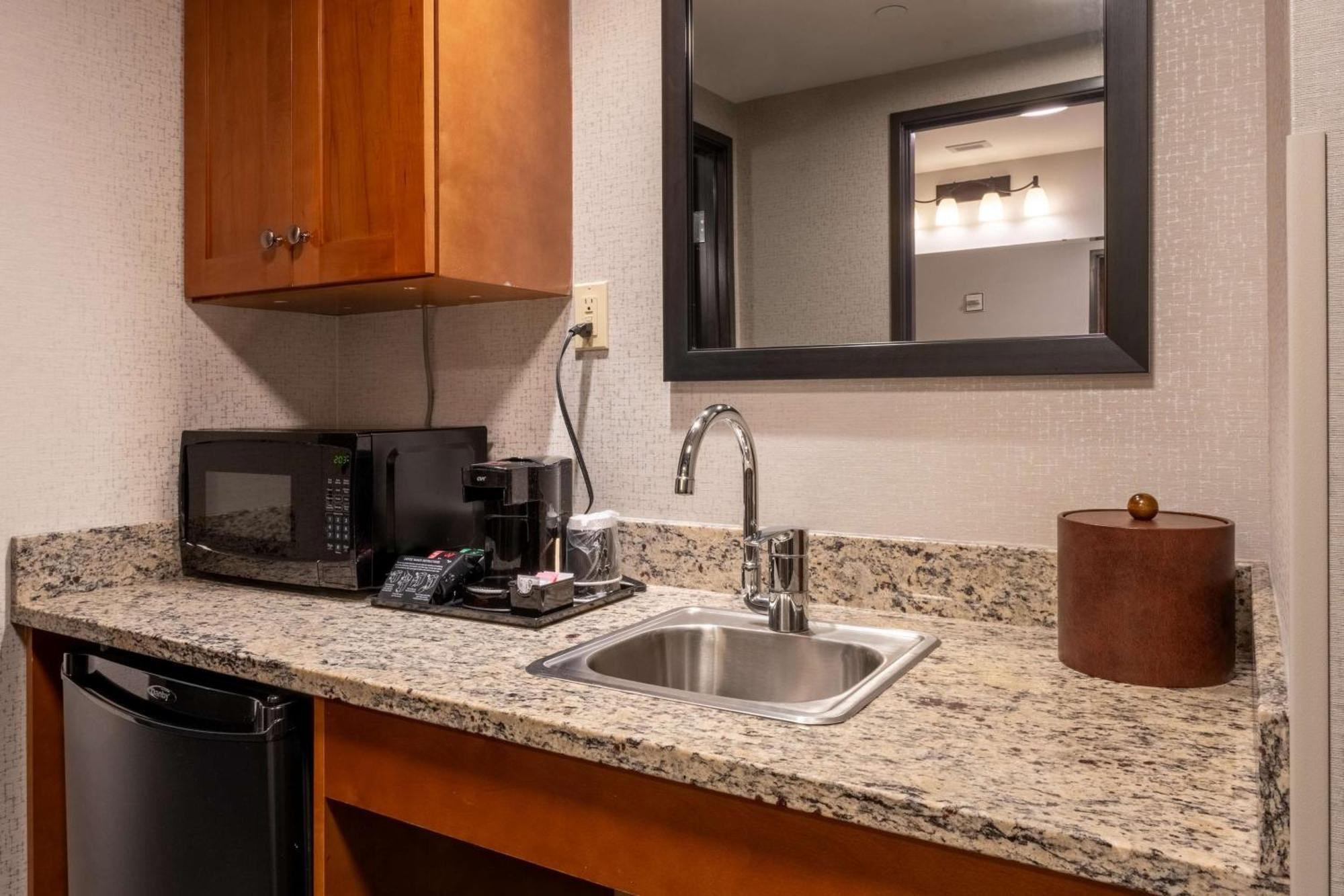 Drury Plaza Hotel Broadview Wichita Luaran gambar
