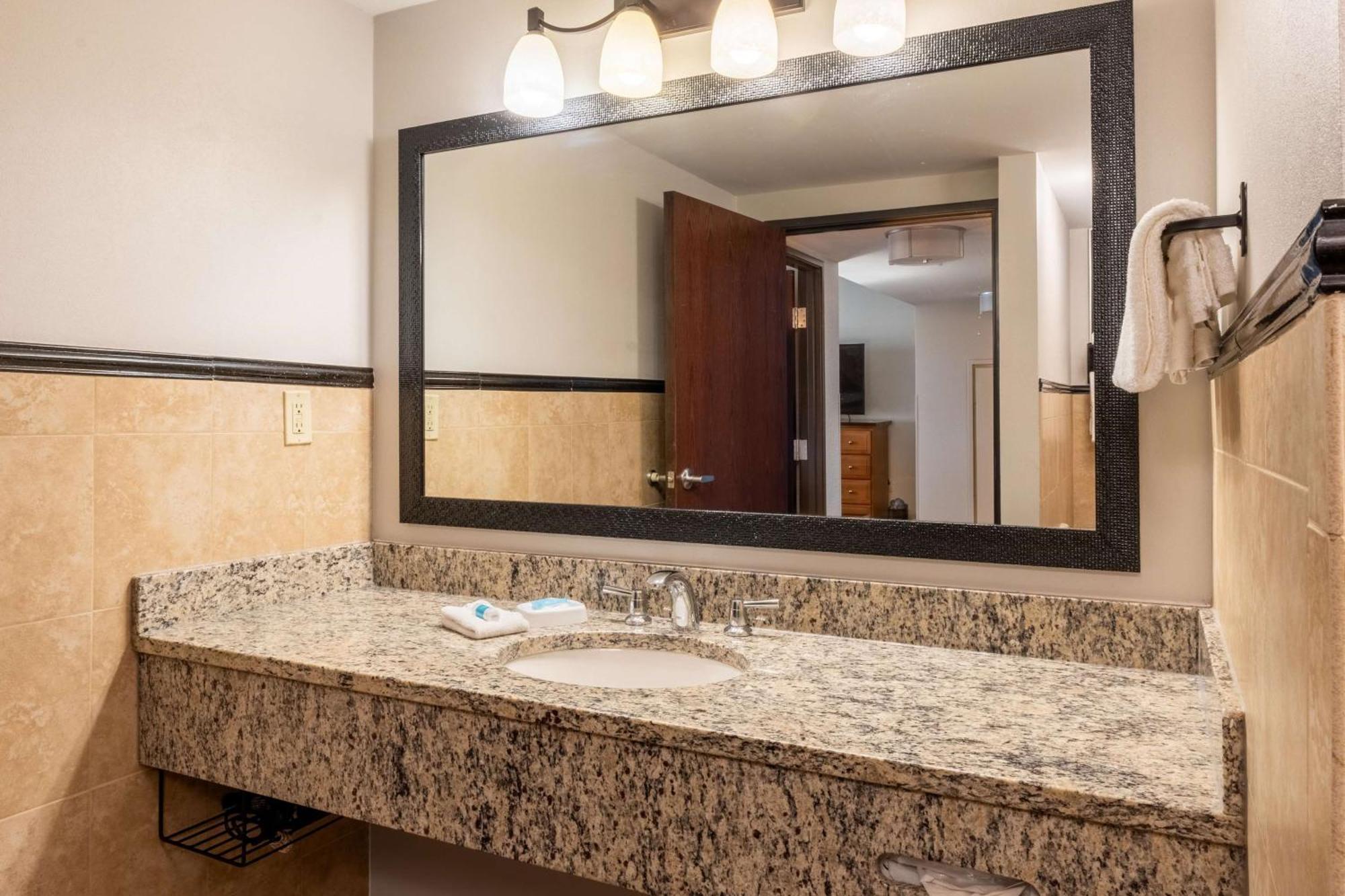 Drury Plaza Hotel Broadview Wichita Luaran gambar