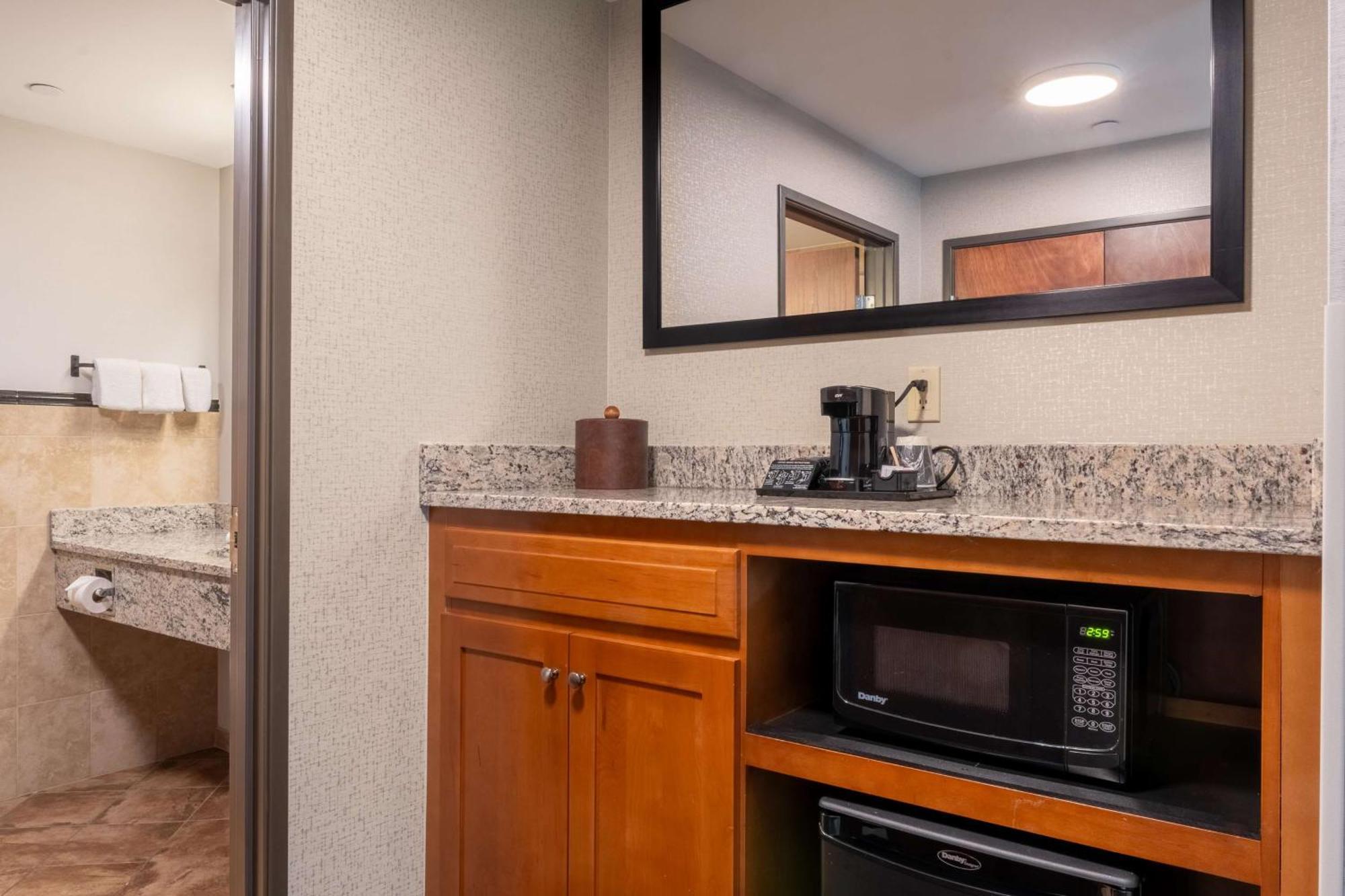 Drury Plaza Hotel Broadview Wichita Luaran gambar